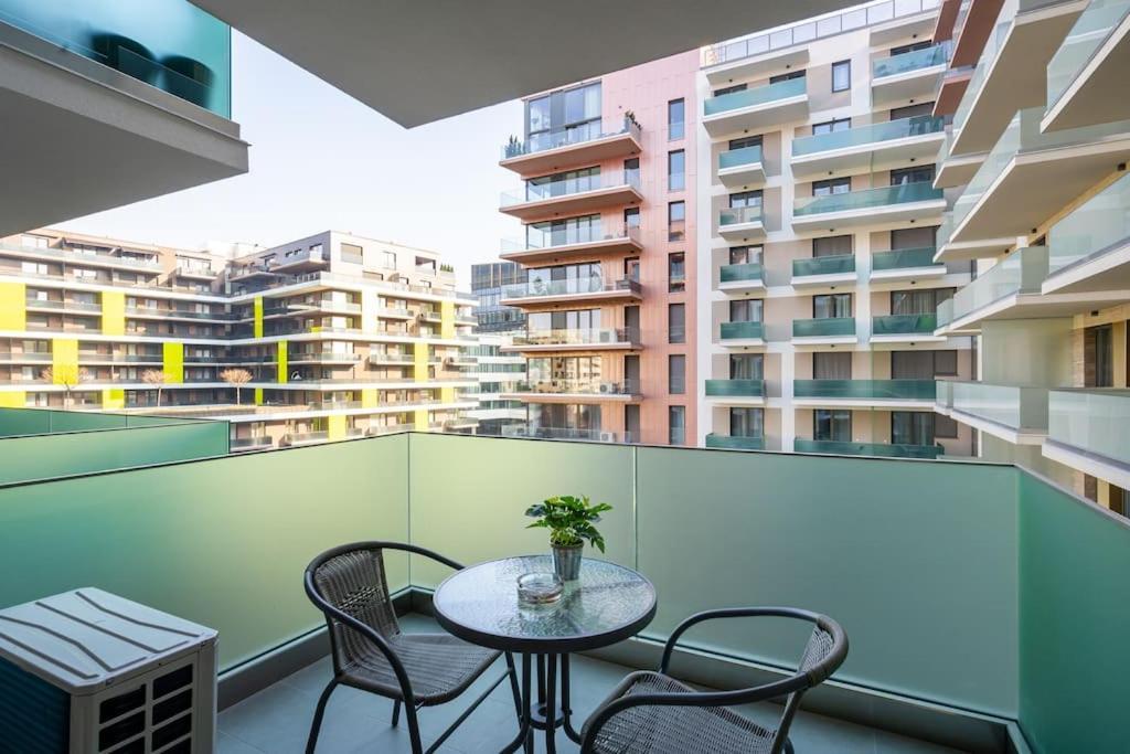 Oaks Studio With Balcony Budapest Exterior photo