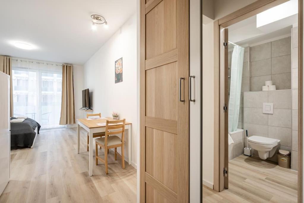 Oaks Studio With Balcony Budapest Exterior photo