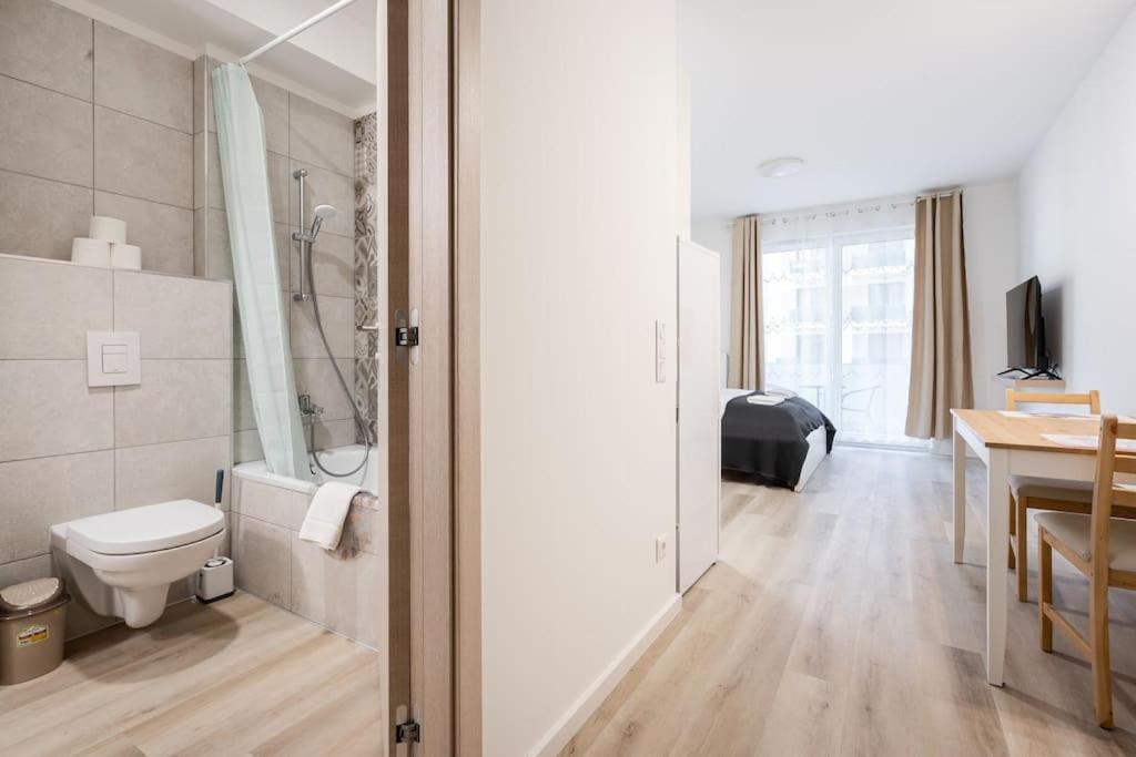 Oaks Studio With Balcony Budapest Exterior photo